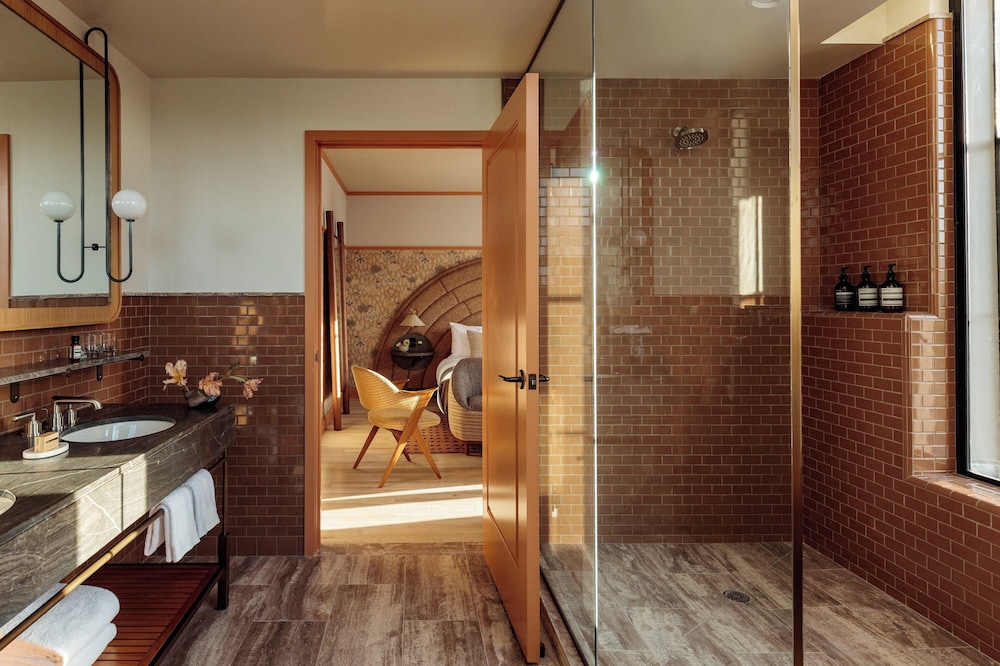 Grand Room, 1 King Bed (Wellness)