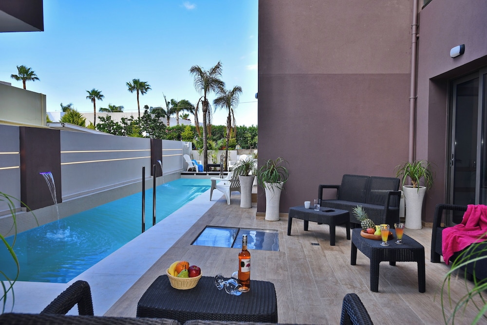 Triple Room, Sharing Pool