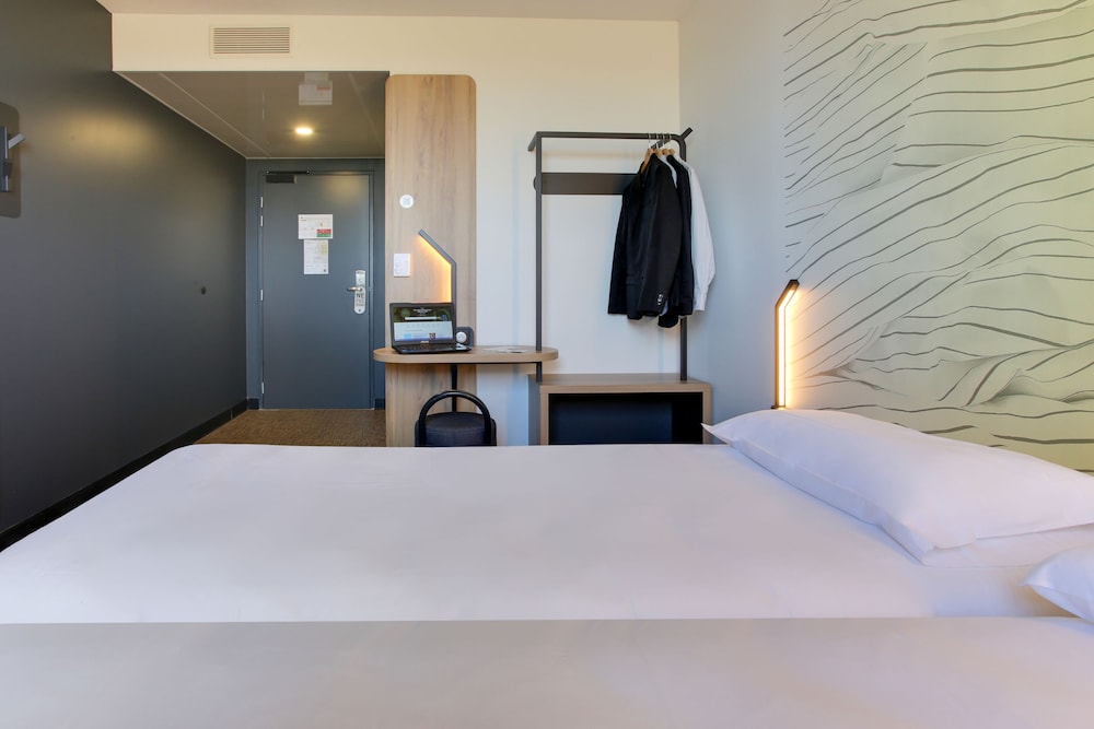Twin Room - Photo 7