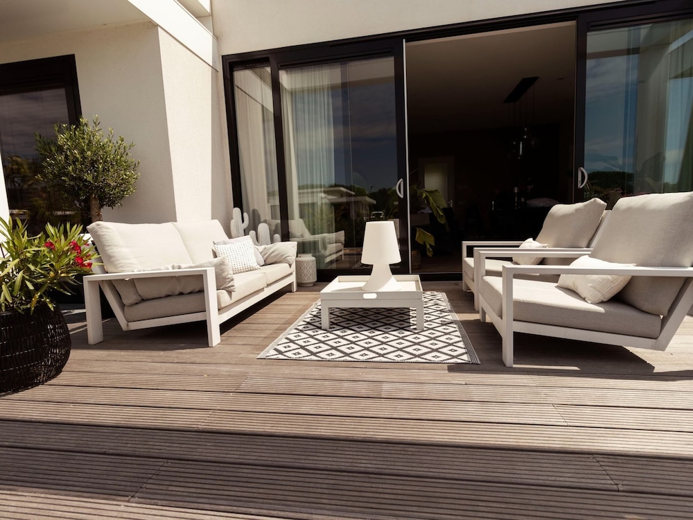 Villa photo 2