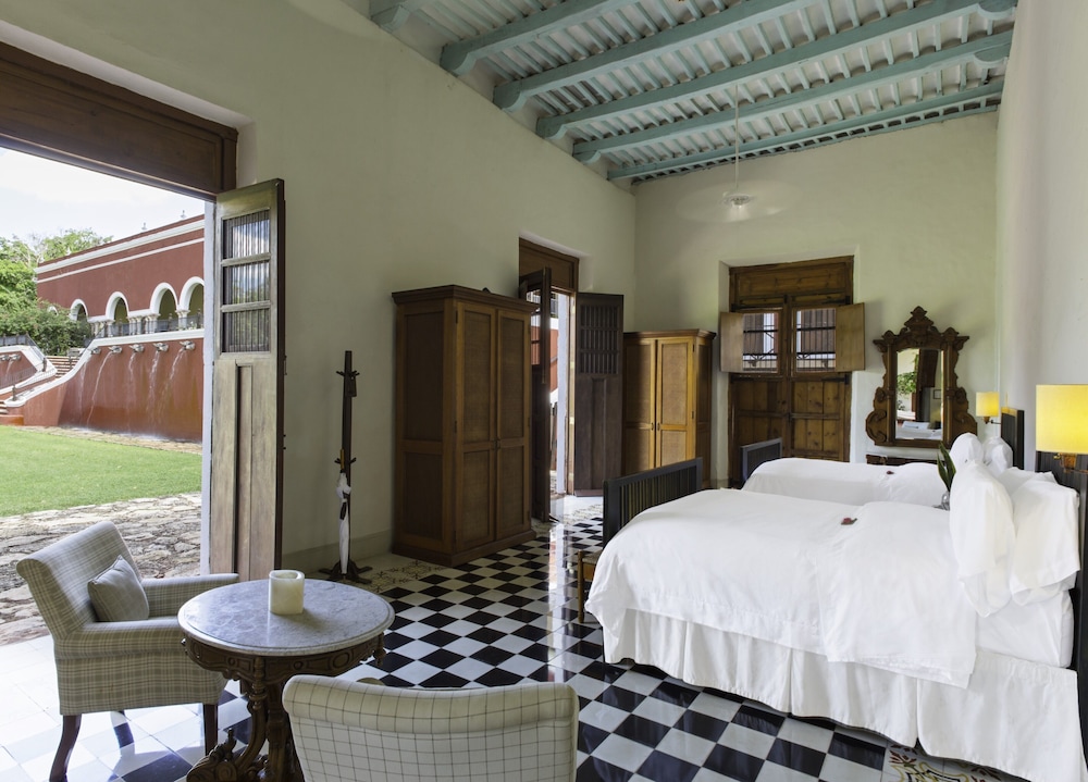 Suite, 2 Queen Beds photo 3