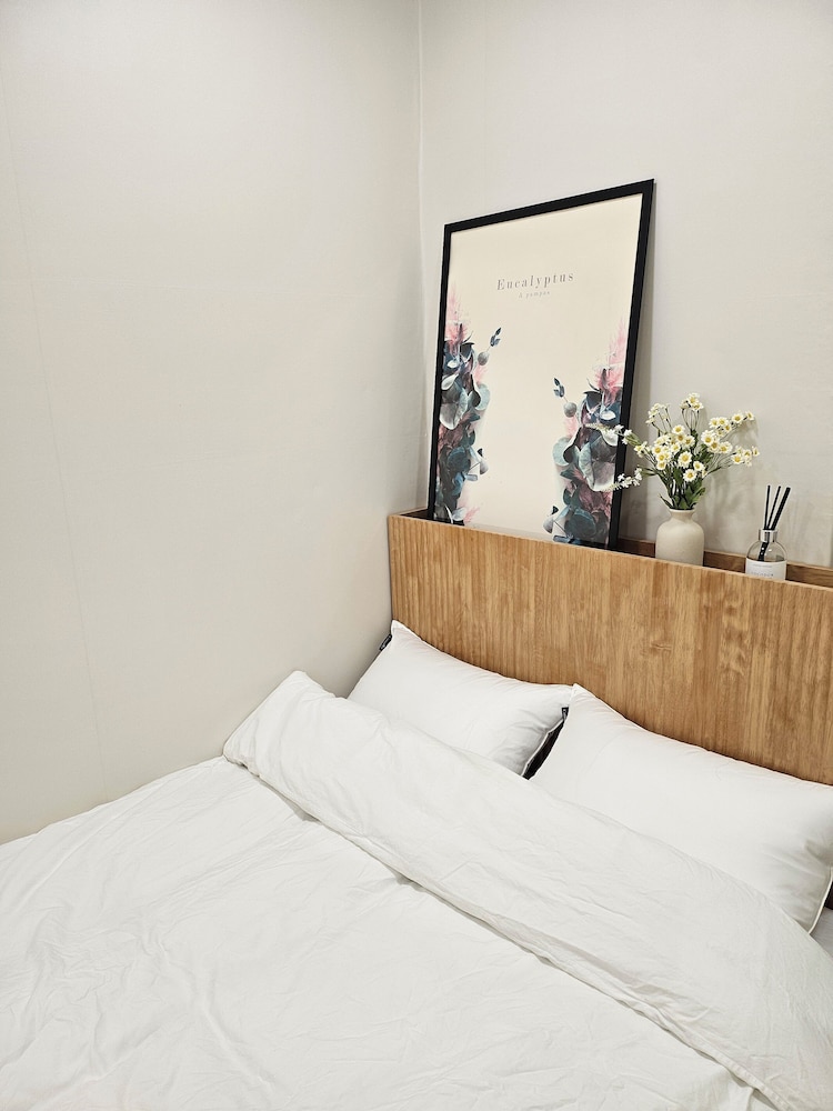 Single Room (MUST Contact Hotel Before Check-in)