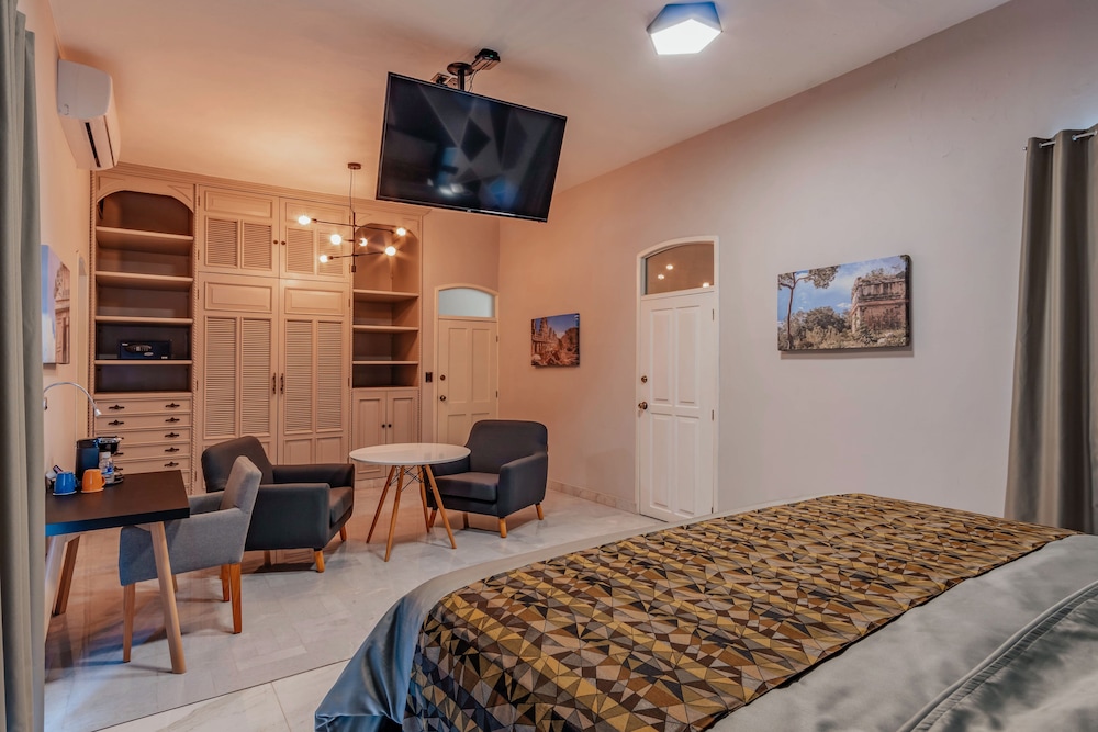 Premium Suite, 1 King Bed, Garden Area