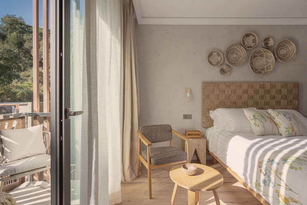Standard Double Room - Photo 8