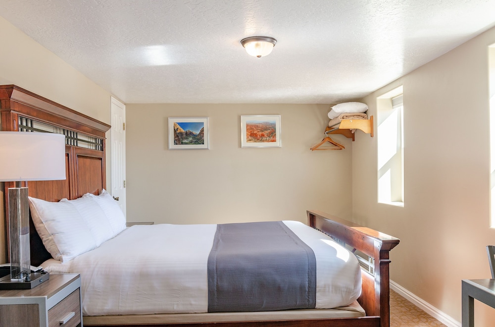 Standard Suite, 1 King Bed (Mini) photo 1