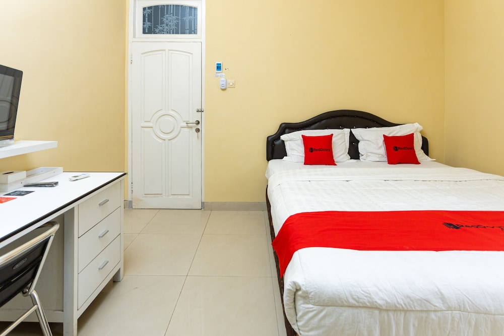 Double Room (Reddoorz) photo 2