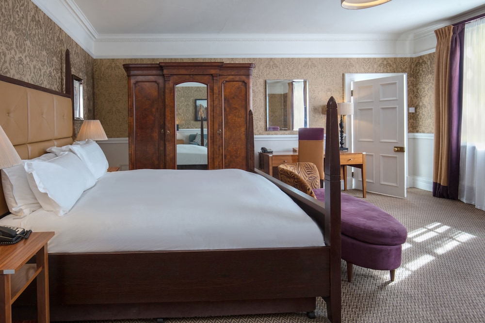 Manor House Feature Double - Photo 1