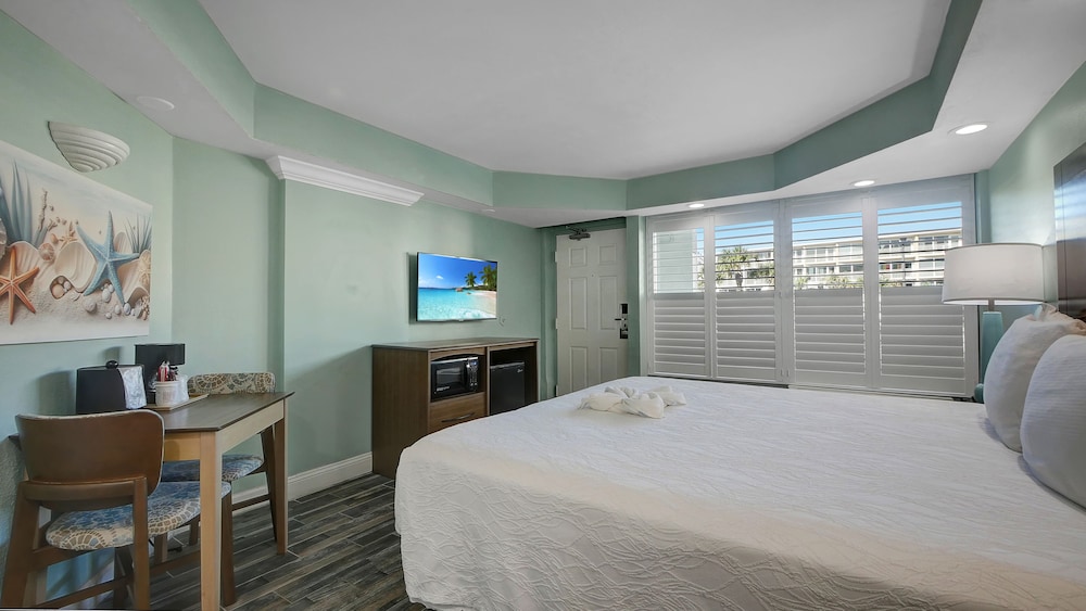Room, 1 King Bed, City View - Photo 9