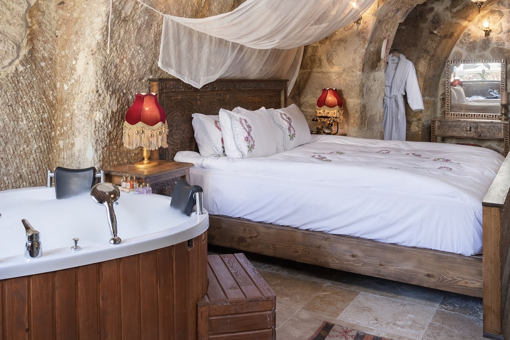 Deluxe Suite - Photo 18