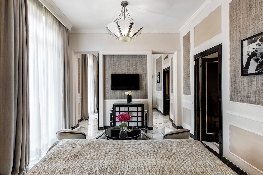 Deluxe Suite photo 3