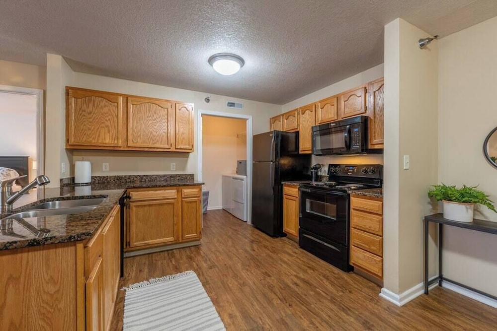 Sequoia - Sprawling 2BD 2BA Sofa Bed Near Jordan Creek w Pool, Billede 23
