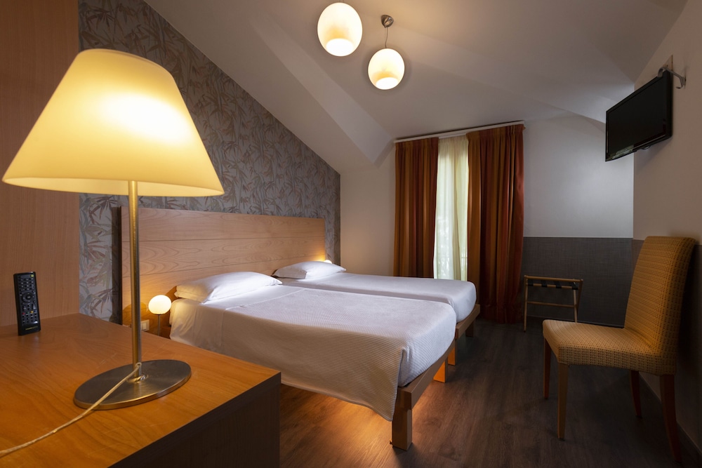Superior Double or Twin Room - Photo 4
