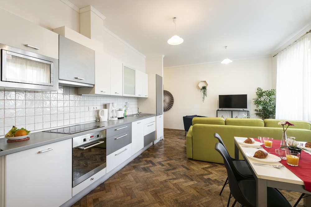 Premier Apartment, 2 Bedrooms, Kitchen (Apt 11)