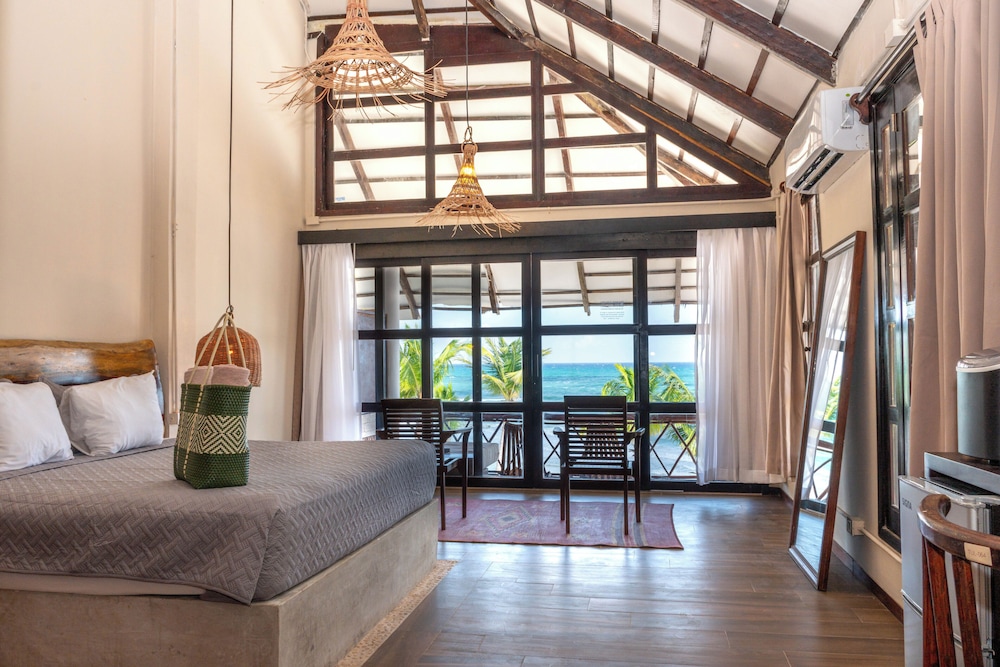 Deluxe King Ocean View with Jacuzzi