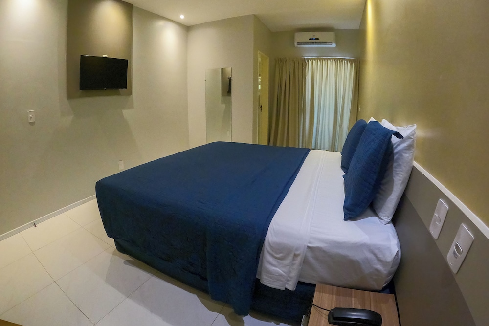 Suite - Photo 1