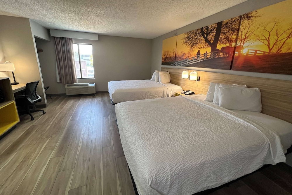 Room, 2 Queen Beds, Accessible, Non Smoking - Photo 2