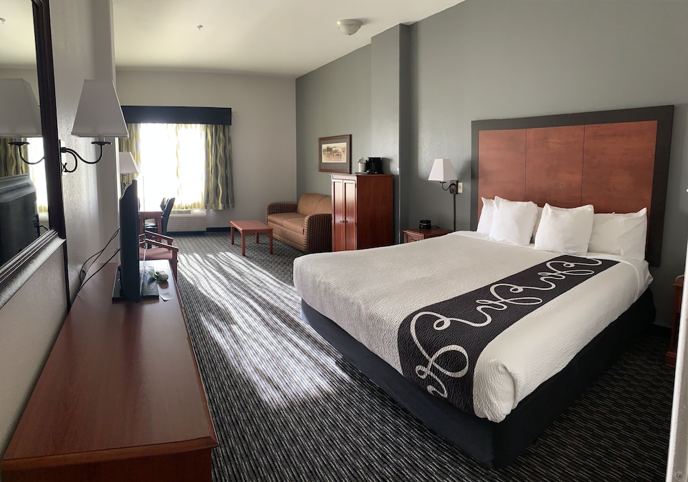 Suite, 1 King Bed, Non Smoking - Photo 3