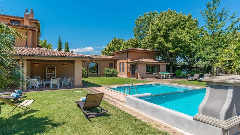 Villa photo 3