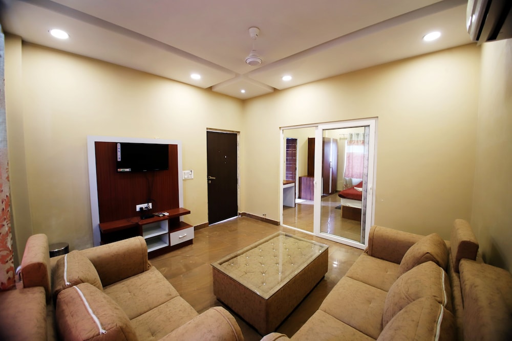 Suite Room - Photo 5