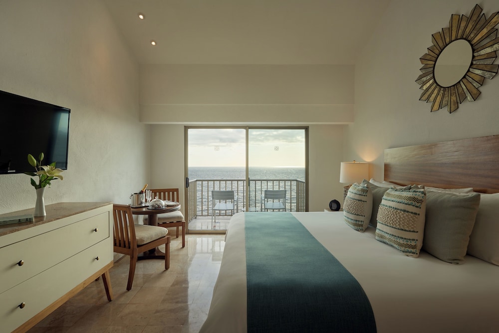 Deluxe Room Oceanfront With Jacuzzi