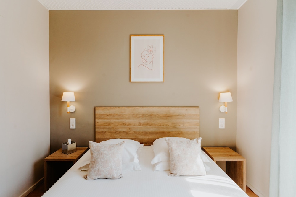 Standard Double Room - Photo 12
