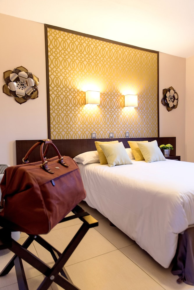 Double Room - Photo 7