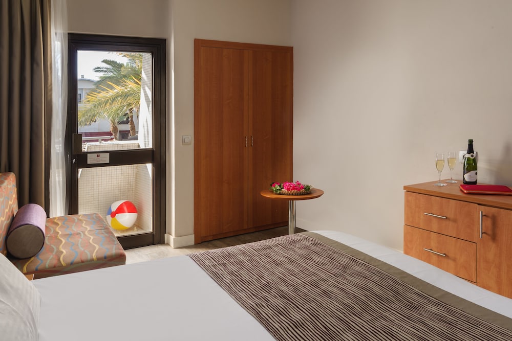 Superior Room, Pool View - Photo 4