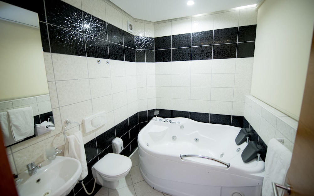 Deluxe Double Room Single Use, Accessible photo 3