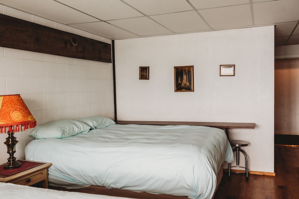 Panoramic Room, 2 Queen Beds, Balcony, Beachfront 206 photo 3