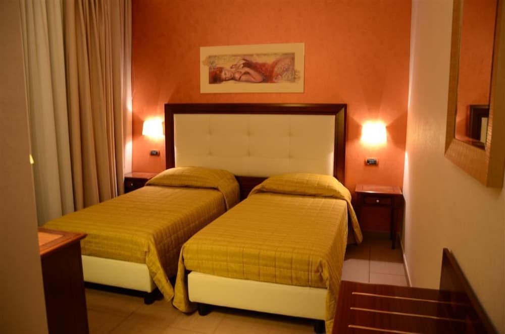 Classic Double or Twin Room, Accessible - Photo 1