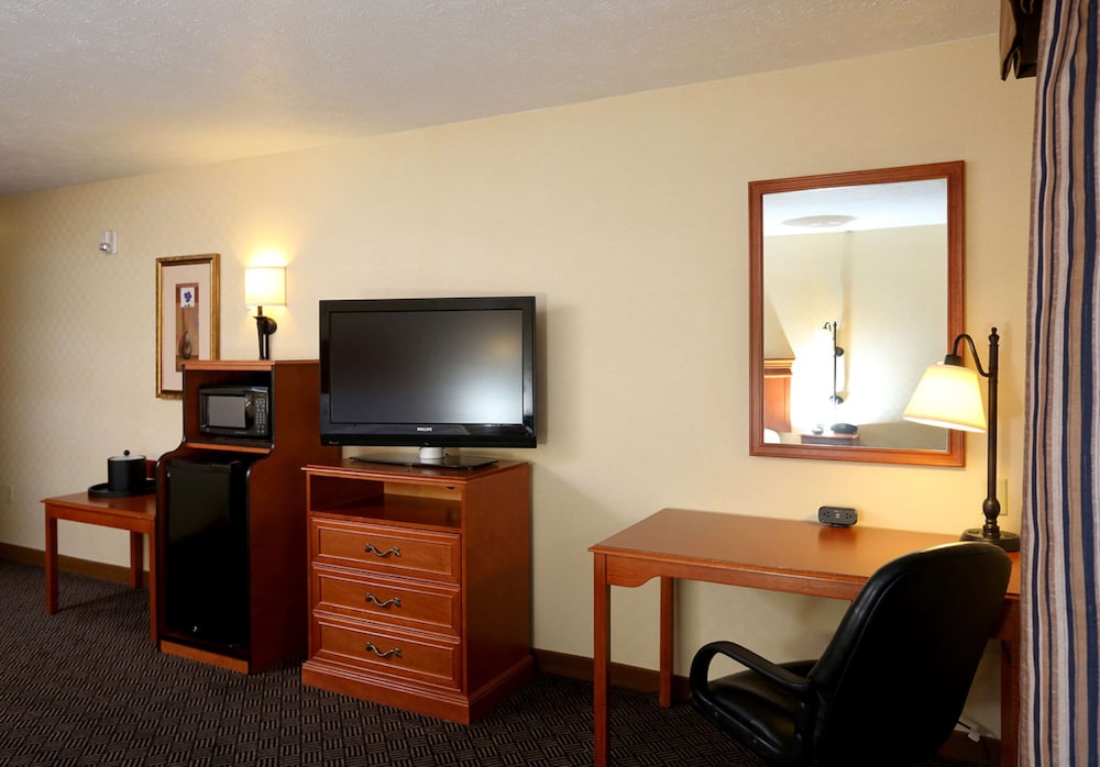 One King Bed, Accessible - Photo 6