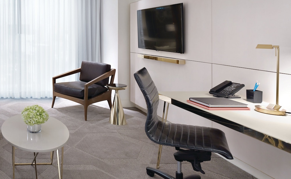 W Corner King Suite - Photo 3