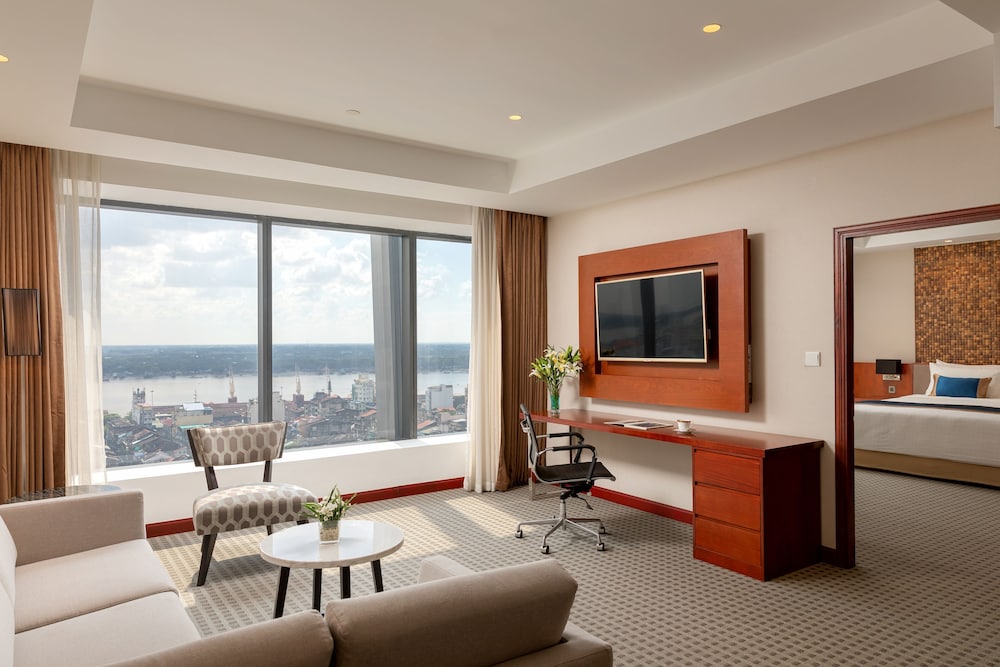 Premier Deluxe Suite - Photo 1