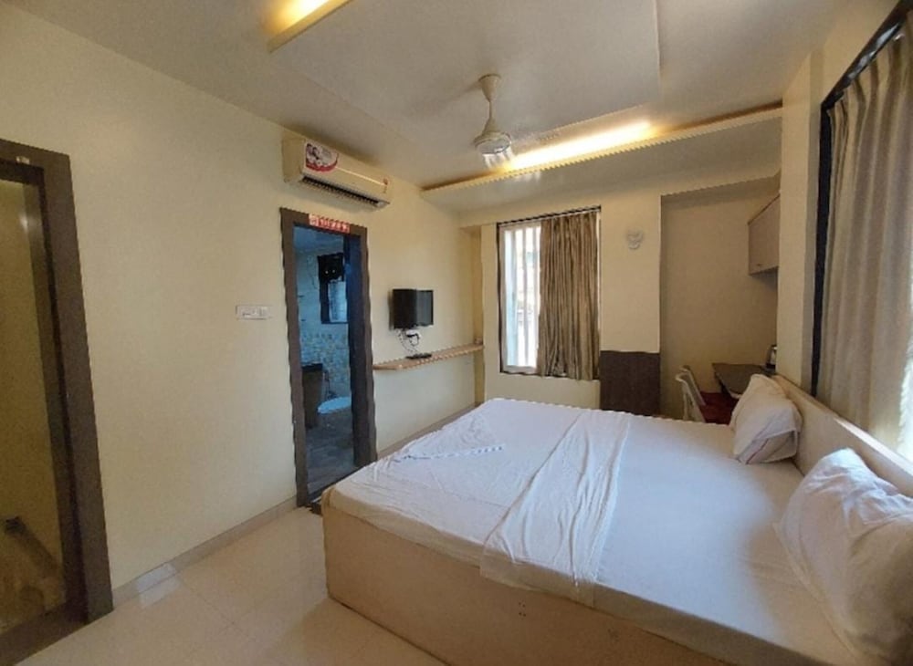 Deluxe Double Room, City View photo 3