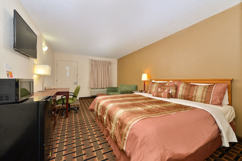 Suite, 1 King Bed, Non Smoking photo 2