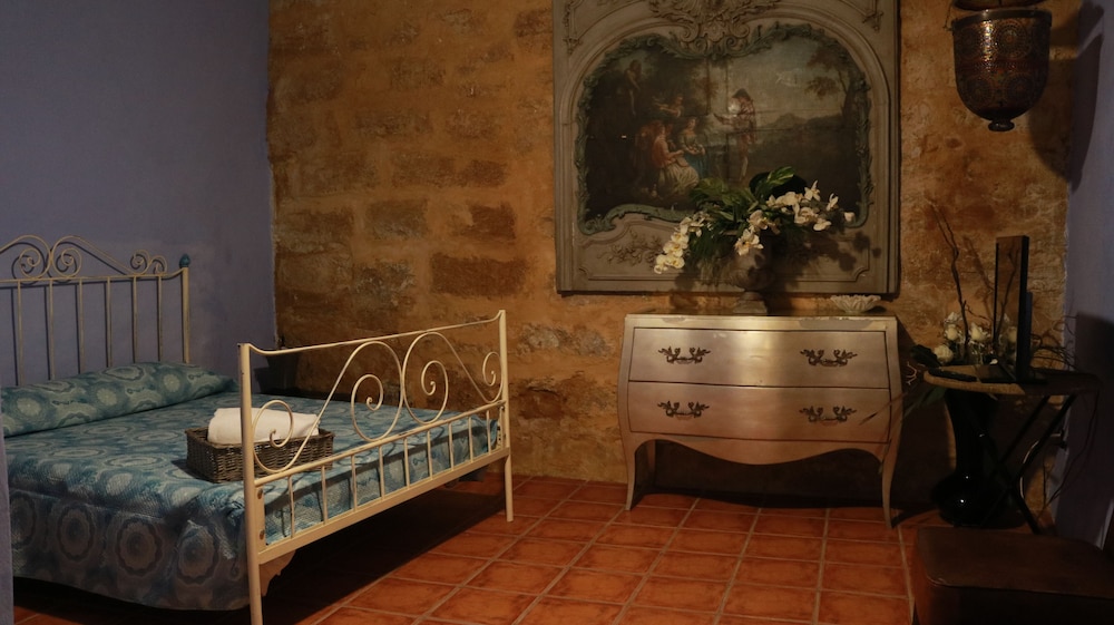 Luxury Suite, Multiple Beds, Jetted Tub