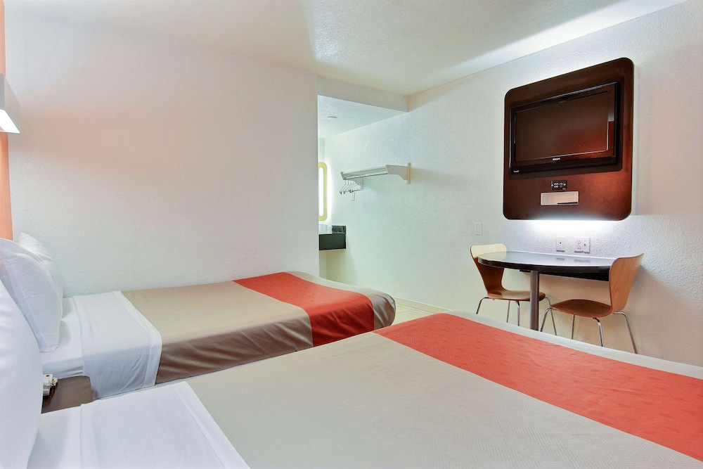 Premium Room, 2 Double Beds, Non Smoking, Refrigerator & Microwave photo 1