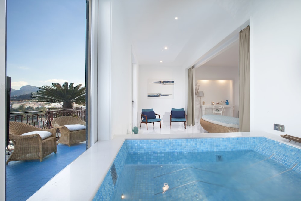 Elite Suite, Hot Tub, Sea View - Photo 7