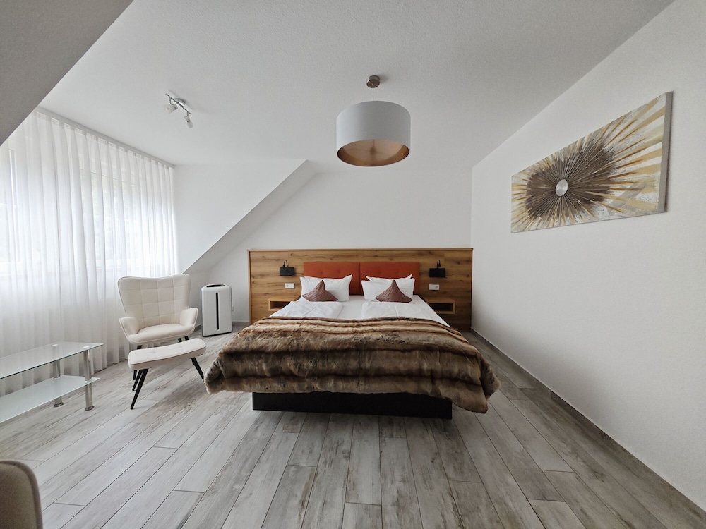 Double Room, Ensuite - Photo 3
