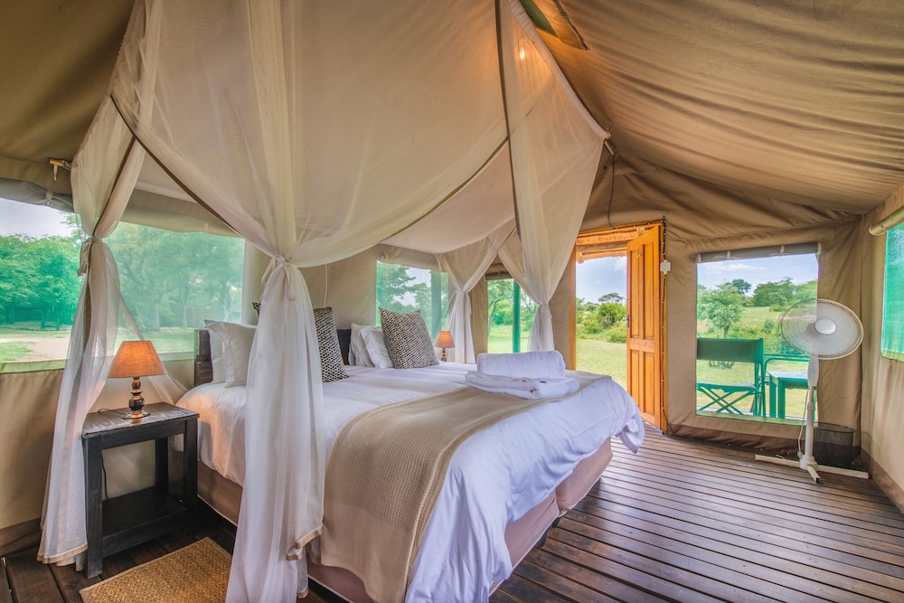 f) Safari Tent with en-suite Bathroom photo 1