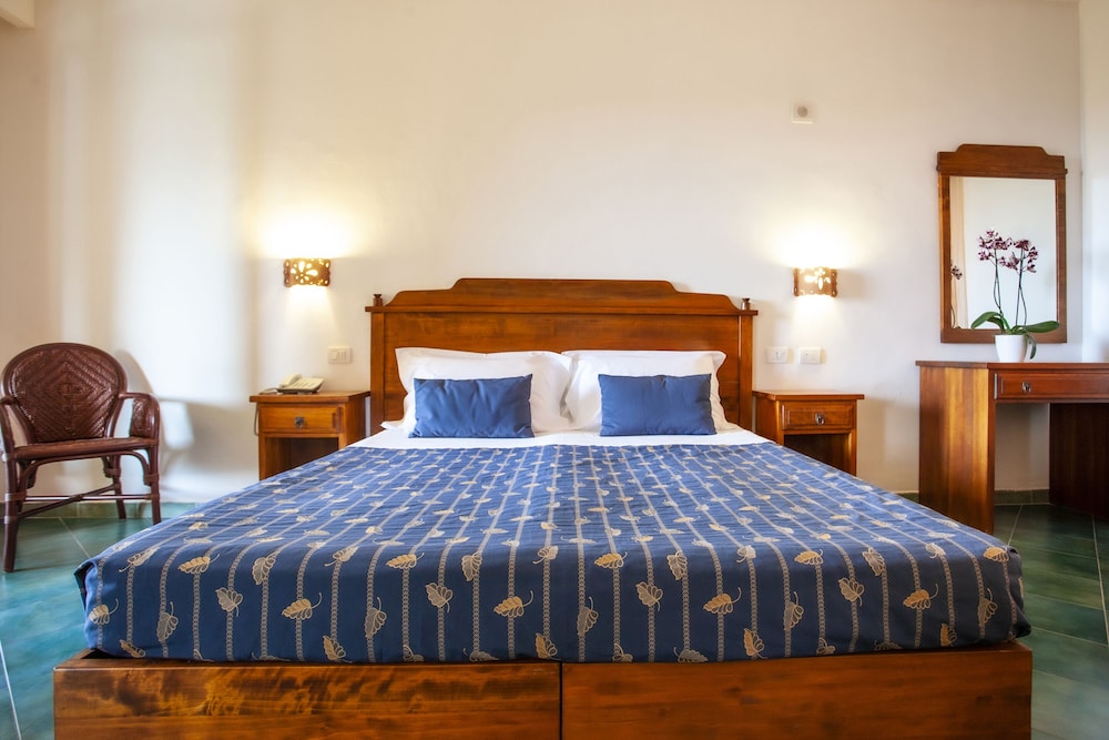 Standard Triple Room - Photo 5