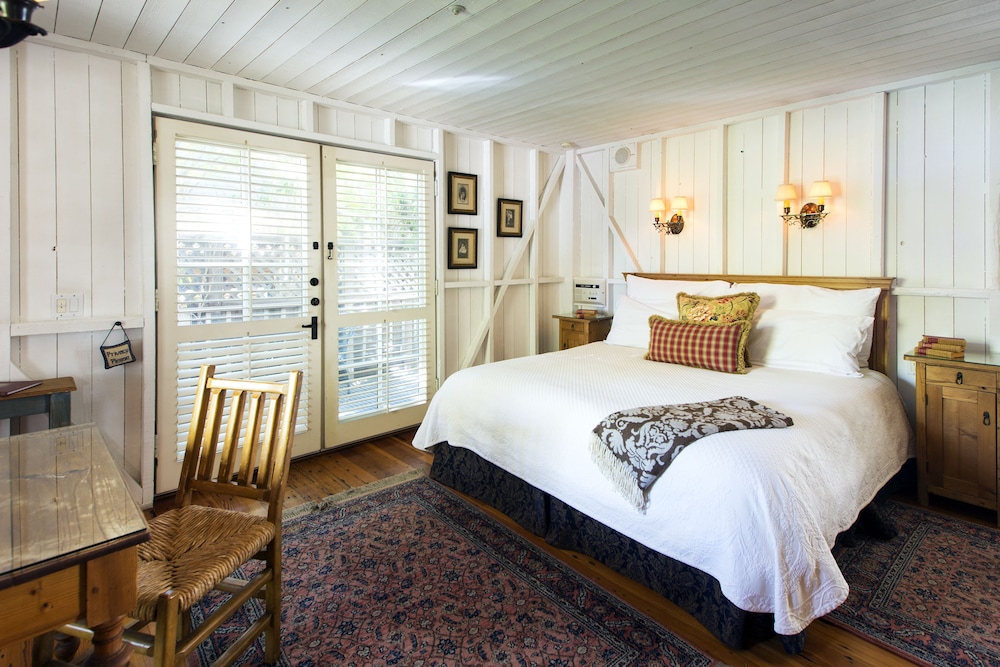 Superior Room, 1 King Bed, Patio, Fireplace (Tack Room) photo 2