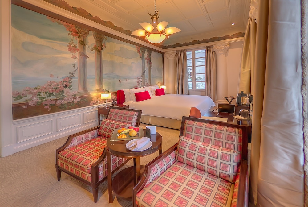 Premium Room, 1 King Bed photo 2