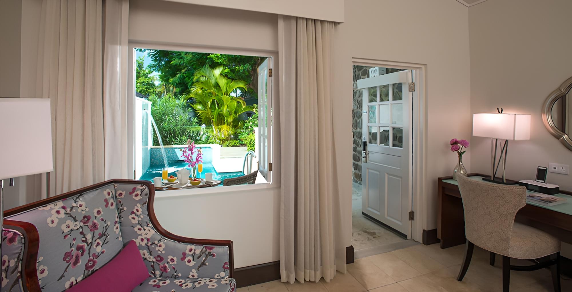 Honeymoon Room, 1 Bedroom, Pool View (Honeymoon w/ Private Pool Sanctuary) photo 2