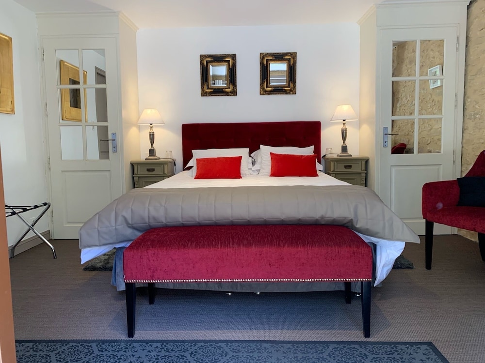 Deluxe Room (Cyrano de Begerac)