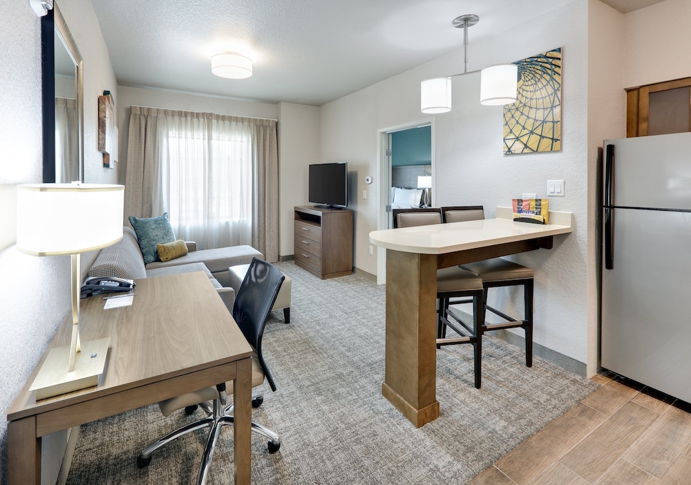 Suite, 1 Bedroom, Kitchen photo 3