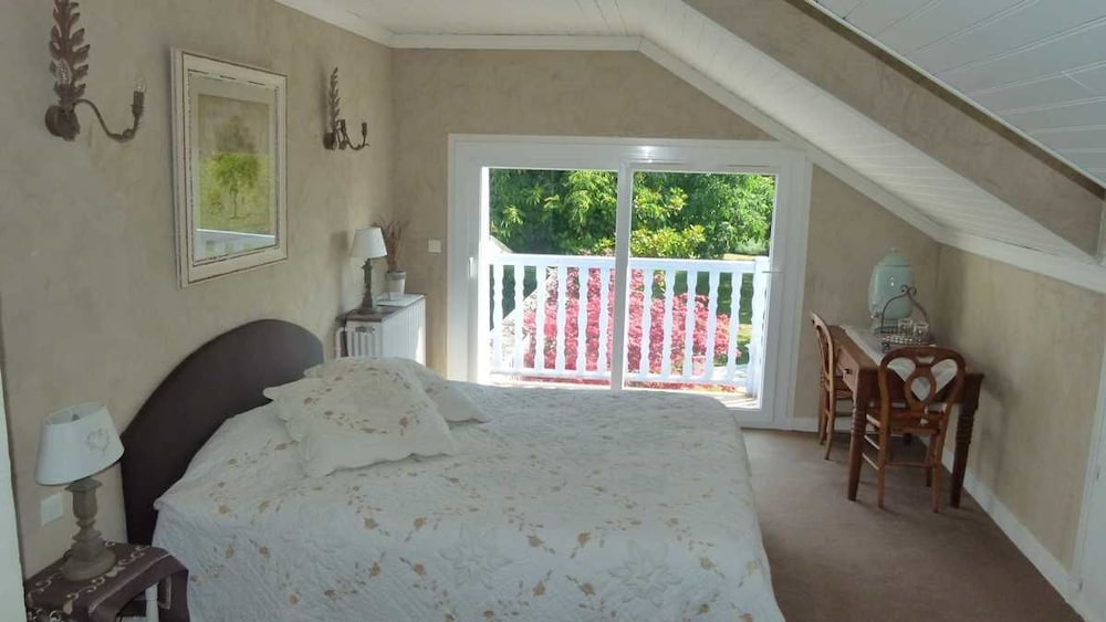 Suite (Fleur De Lys) photo 1