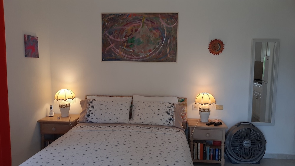 Studio, 1 Queen Bed, Garden View