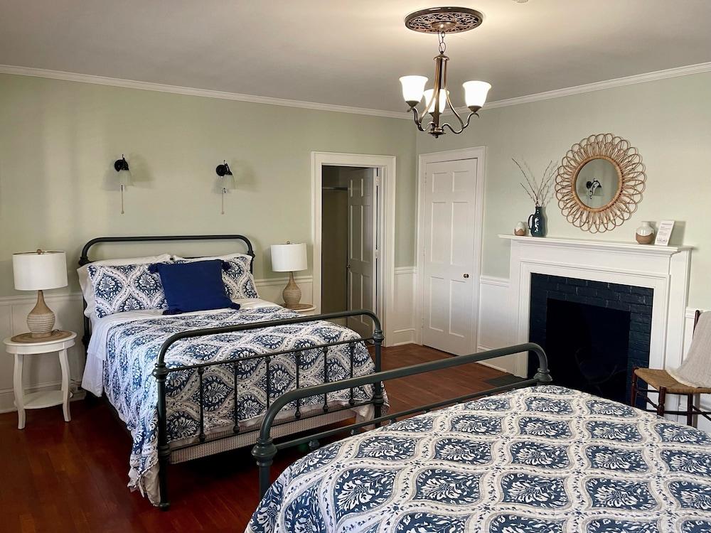 Champlain Room photo 1