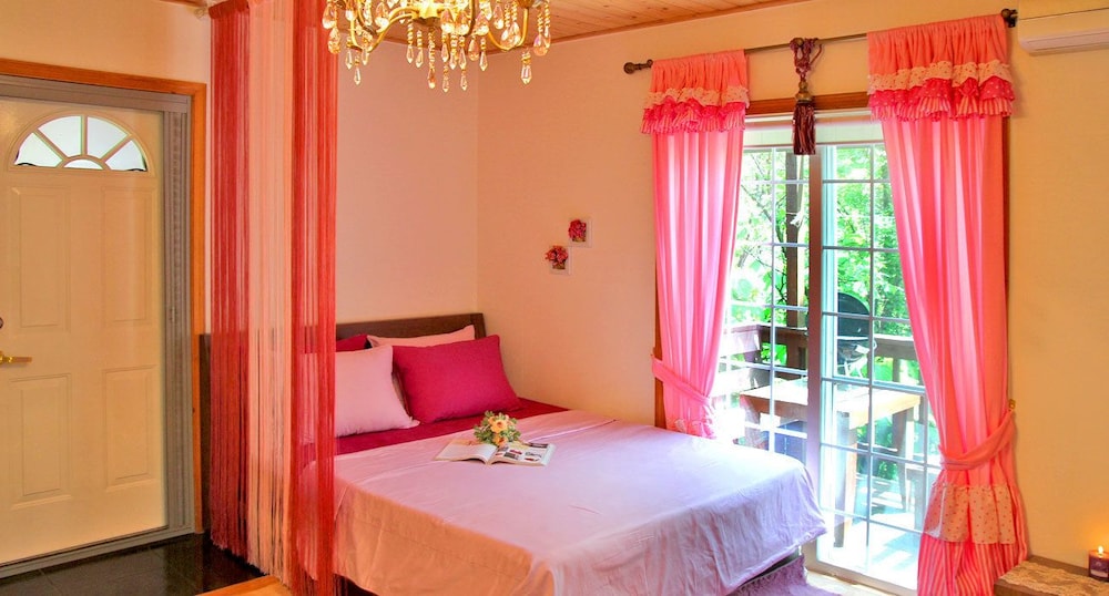 Room (B) photo 2